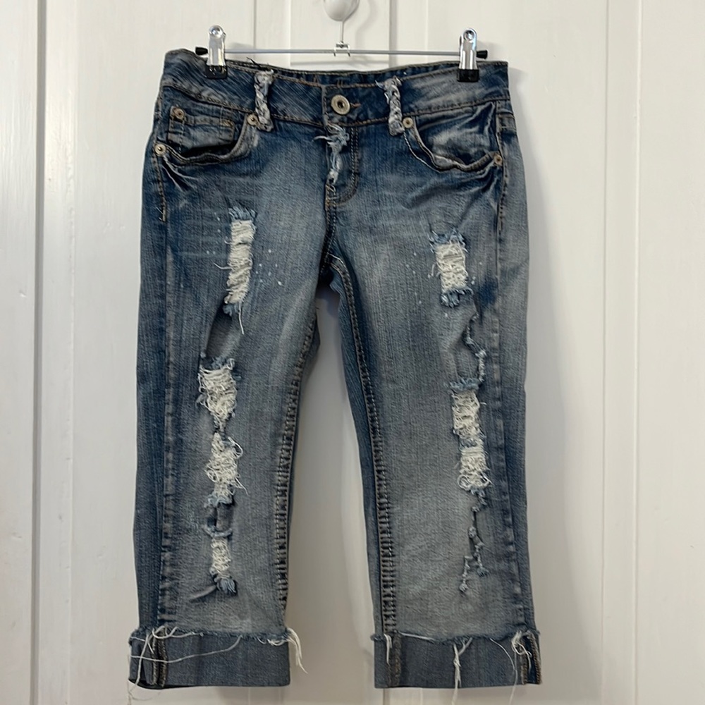 Amethyst jeans. Destructed capris